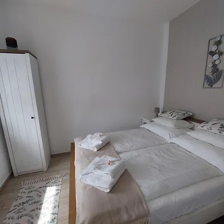 Nyaraló Három Testvér